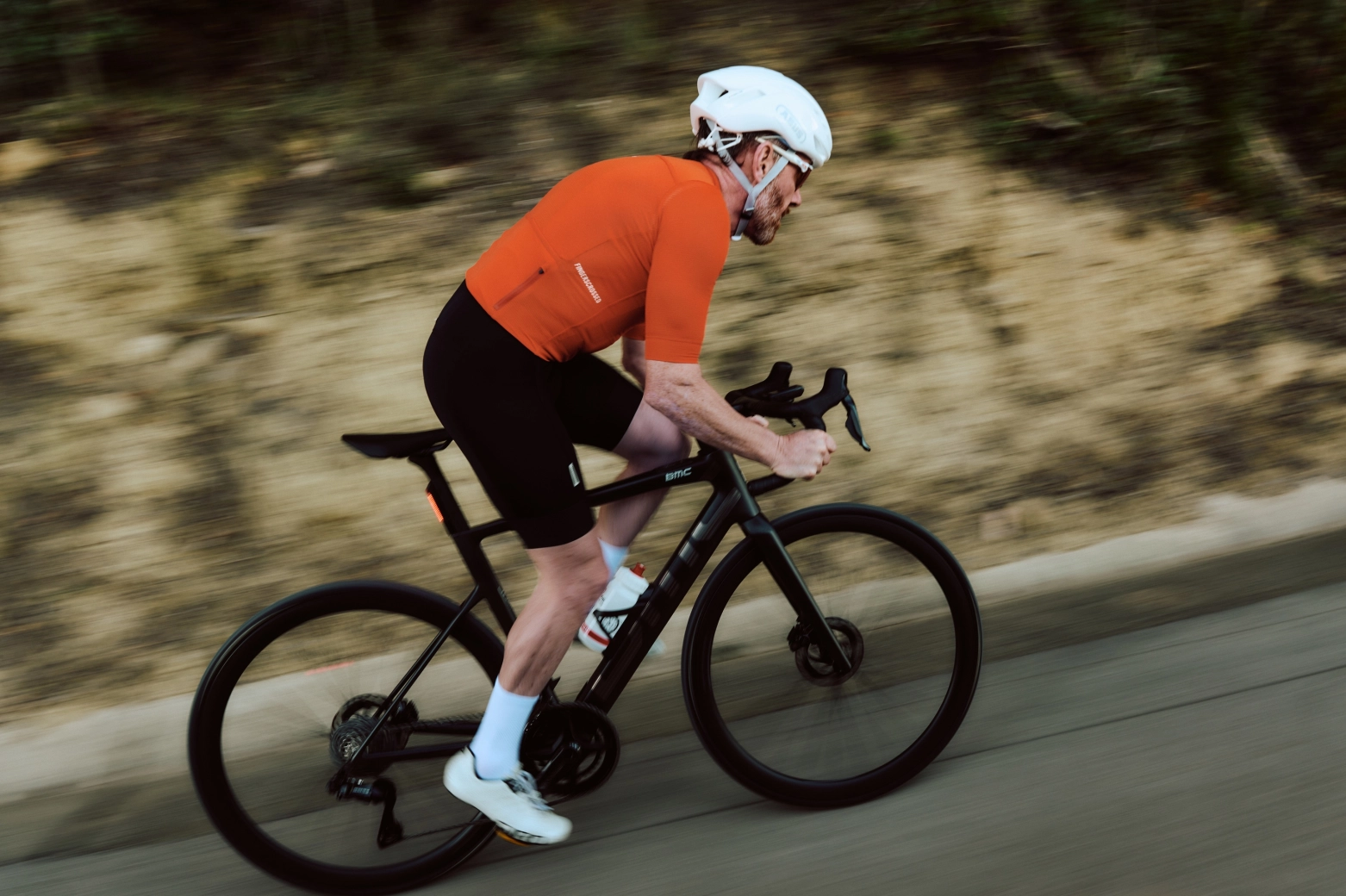 La e-road que baja de los 10 kg y cambia las reglas, así es la BMC Teammachine 01 AMP