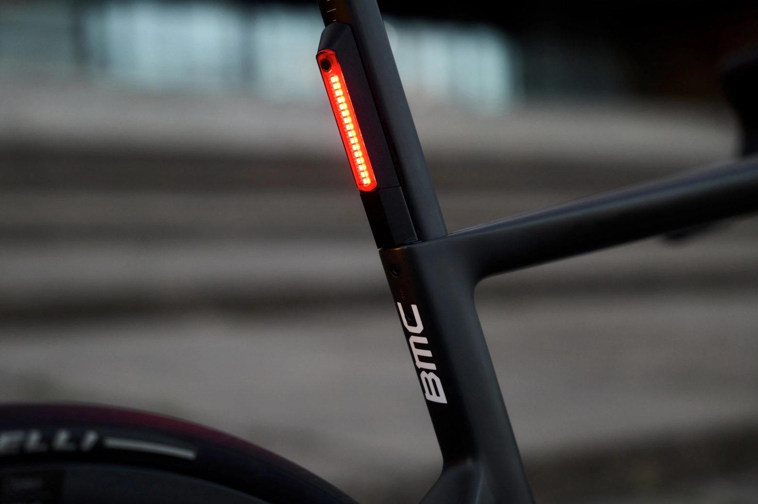 La e-road que baja de los 10 kg y cambia las reglas, así es la BMC Teammachine 01 AMP