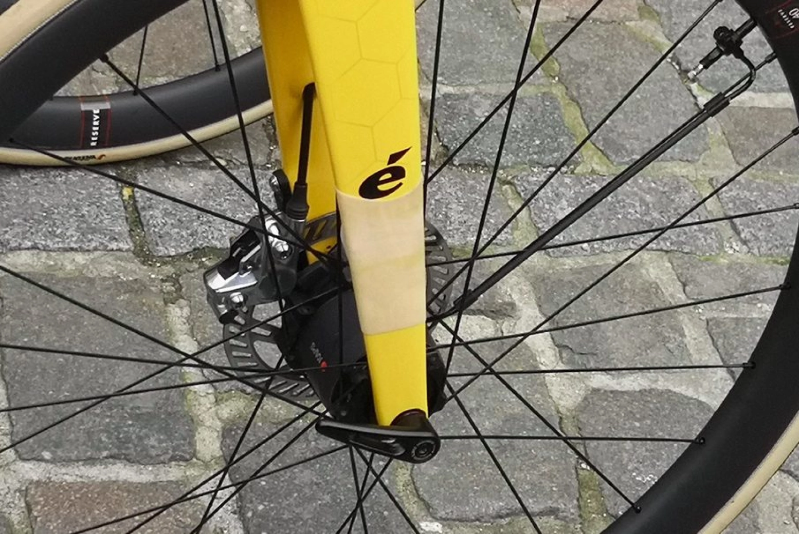 La UCI prohíbe a última hora el inflado automático del Visma y sacude la previa de la París-Roubaix