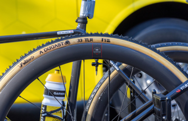 La UCI prohíbe a última hora el inflado automático del Visma y sacude la previa de la París-Roubaix