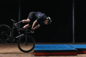 From MotoGP to cycling, Van Rysel presents its integrated airbag for cyclists