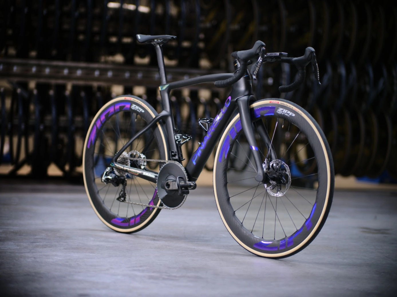 Esta exclusiva Pinarello viene con reloj Tissot a juego incluido