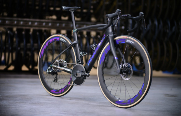 Esta exclusiva Pinarello viene con reloj Tissot a juego incluido