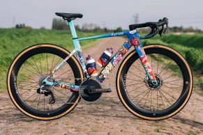 A Factor lança a edição MONZA VEXX para a Paris-Roubaix 2026