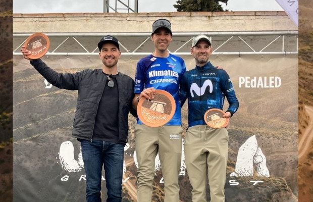 David Valero vence o sprint de Nino Schurter e conquista a vitória na Utopía Gravel 2026