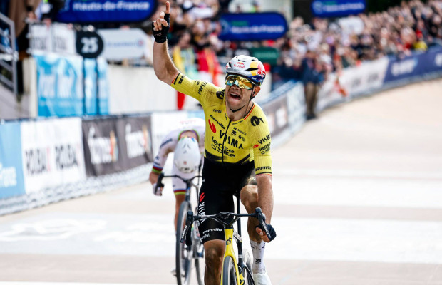 Van Aert beats Pogacar in the sprint and wins the Paris-Roubaix 2026