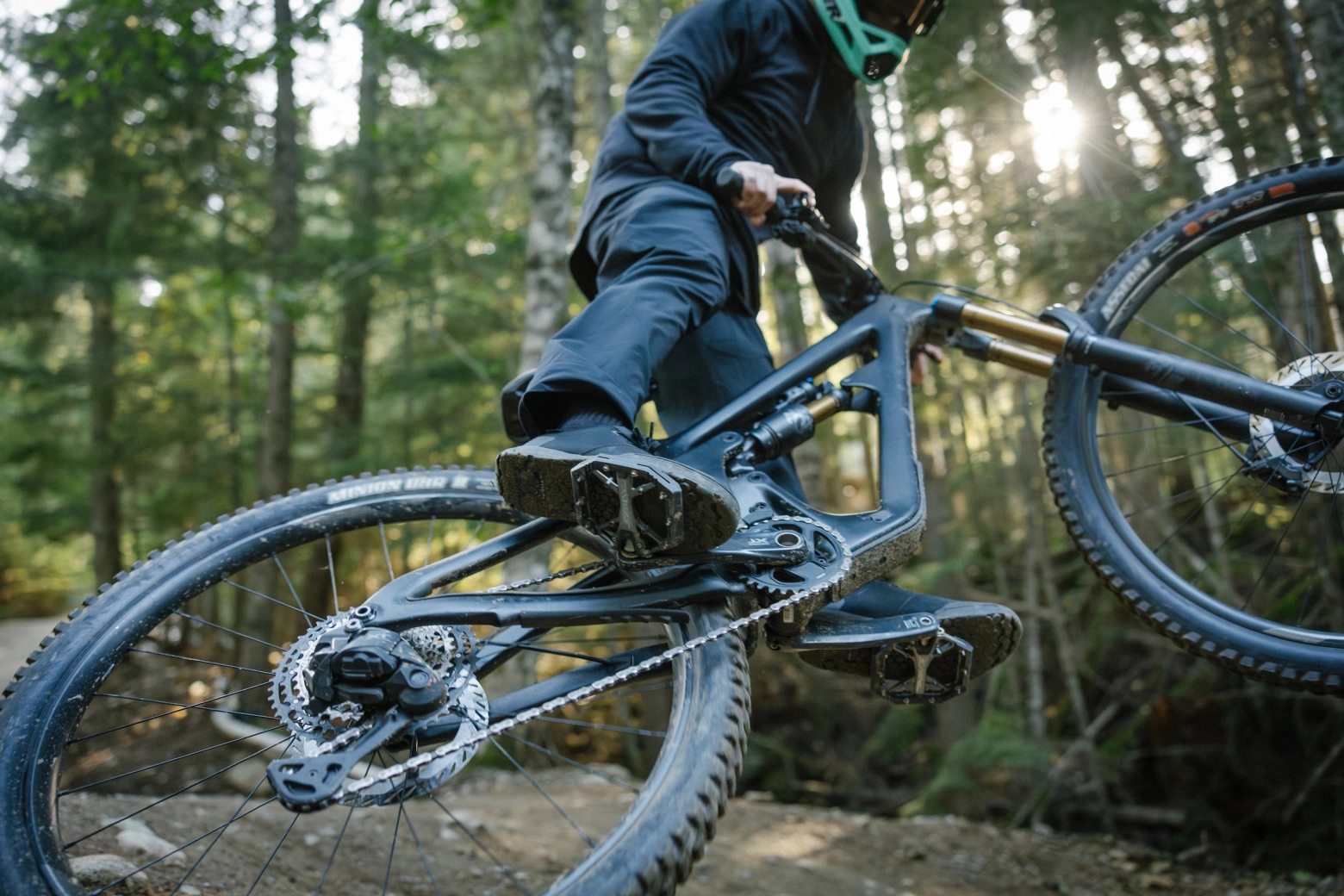 Novos Shimano SAINT e DEORE XT flat, plataformas mais amplas e perfil mais fino