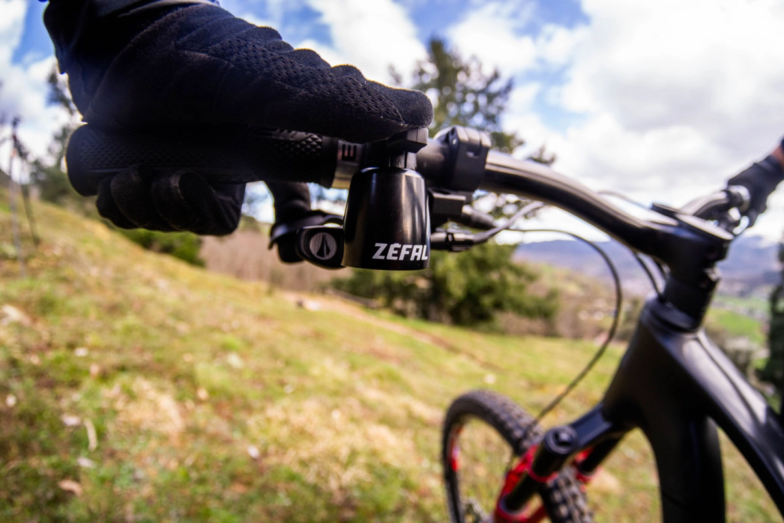 Este timbre-campana da Zefal é uma genialidade para MTB e gravel