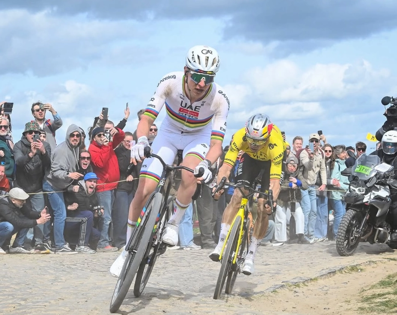 48,91 km/h sobre paralelepípedos. Como Van Aert e Pogacar quebraram o recorde de velocidade em Roubaix?