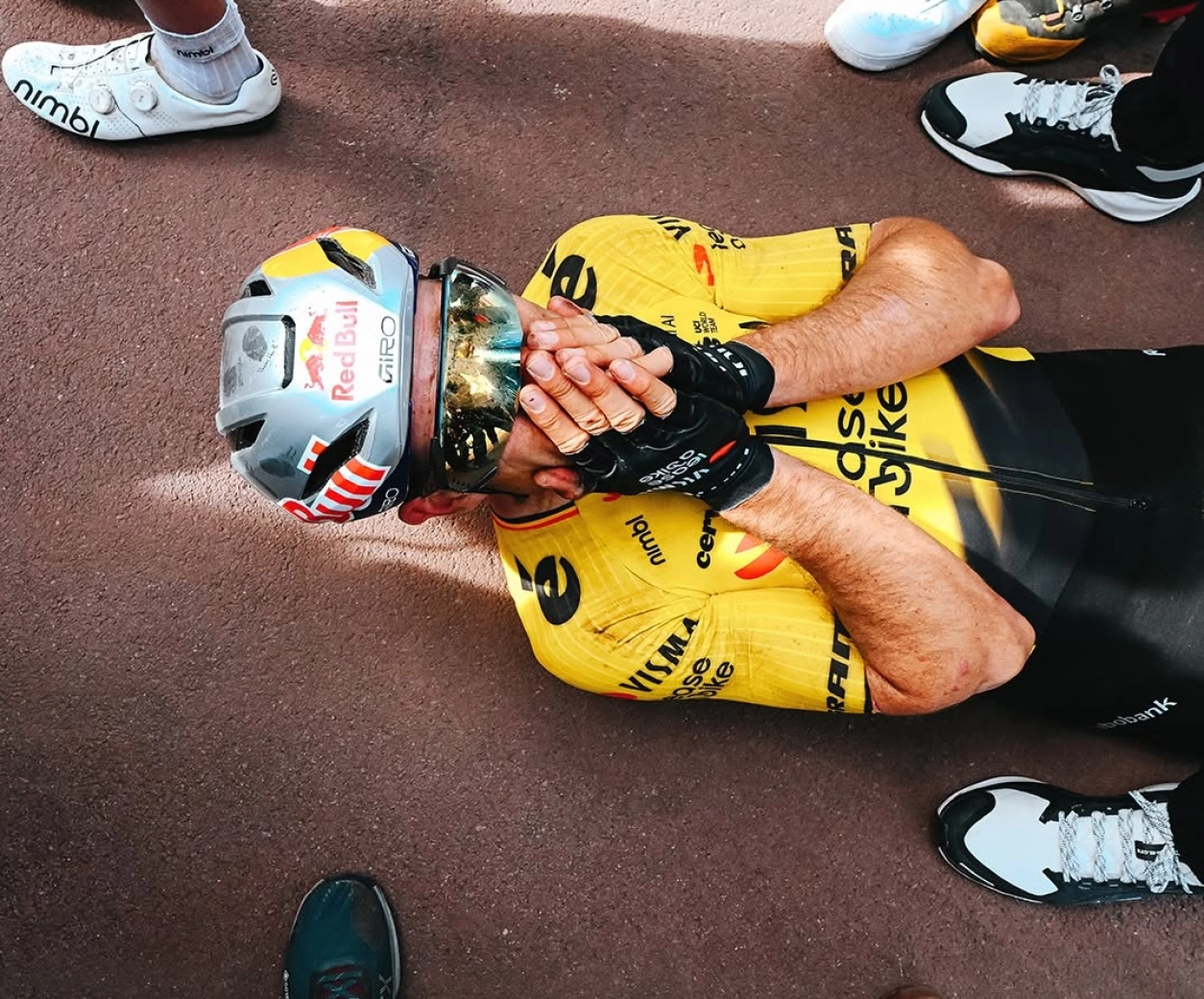 48,91 km/h sobre paralelepípedos. Como Van Aert e Pogacar quebraram o recorde de velocidade em Roubaix?