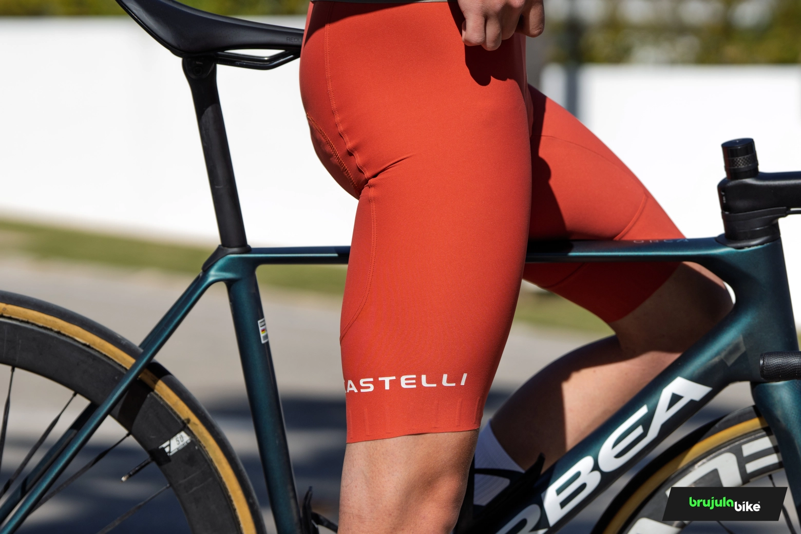 Five hours later, you are still comfortable: this is how the Castelli Espresso 2 performs on the road