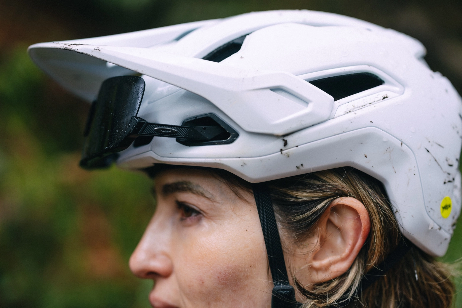 Specialized Ambush 3, the evolution of the trail helmet goes inside and not outside