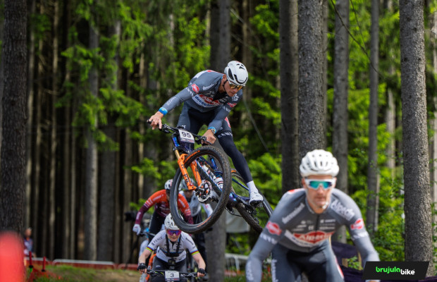 Van der Poel desaparece tras Roubaix ¿se está preparando para el MTB?