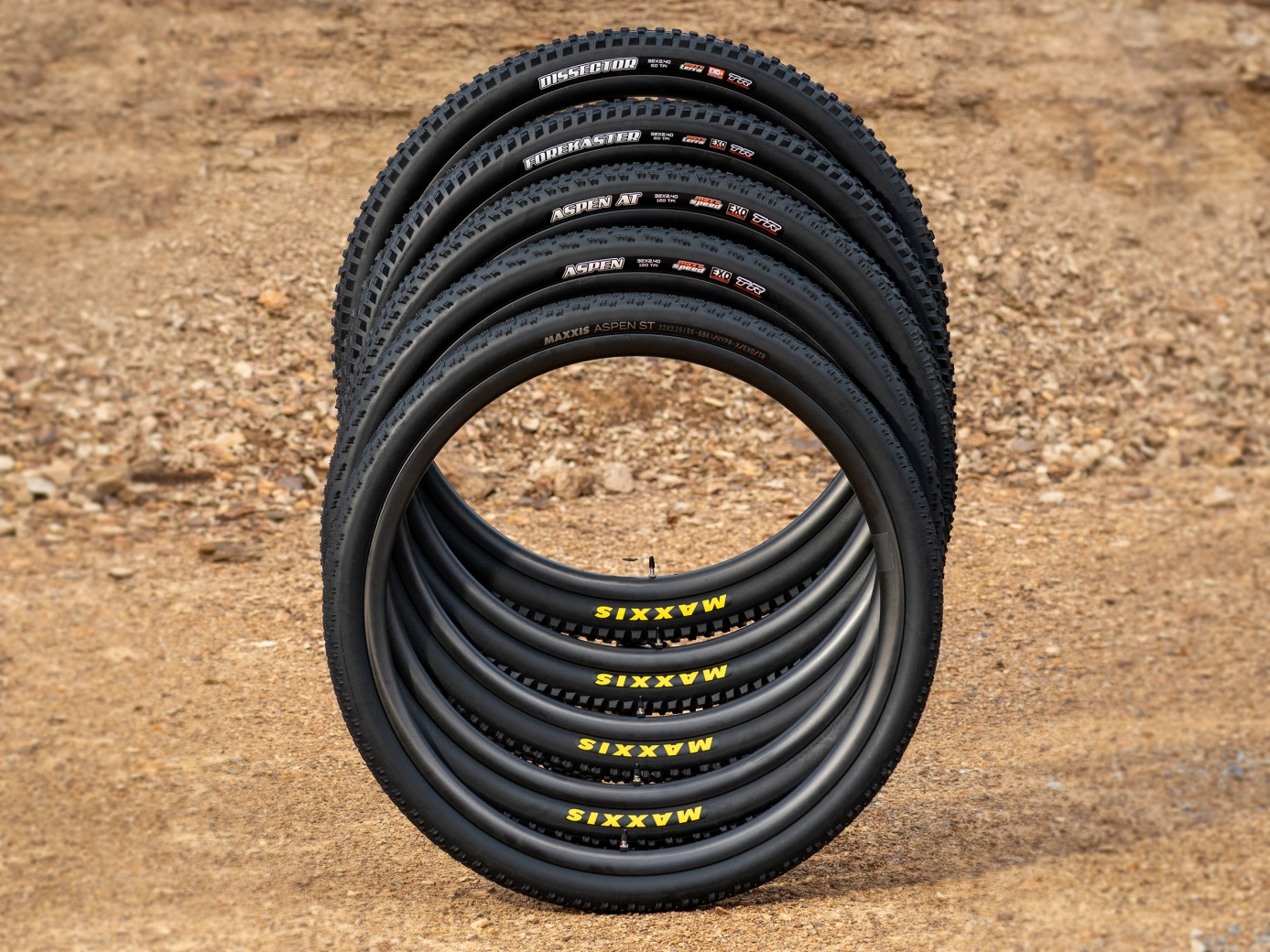 A Maxxis aposta forte nas 32 polegadas com uma nova linha que vai do gravel ao MTB
