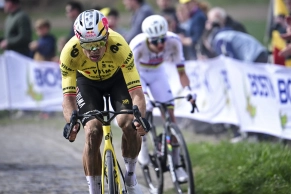Neither inventions nor risks, the setup with which Van Aert conquered Roubaix