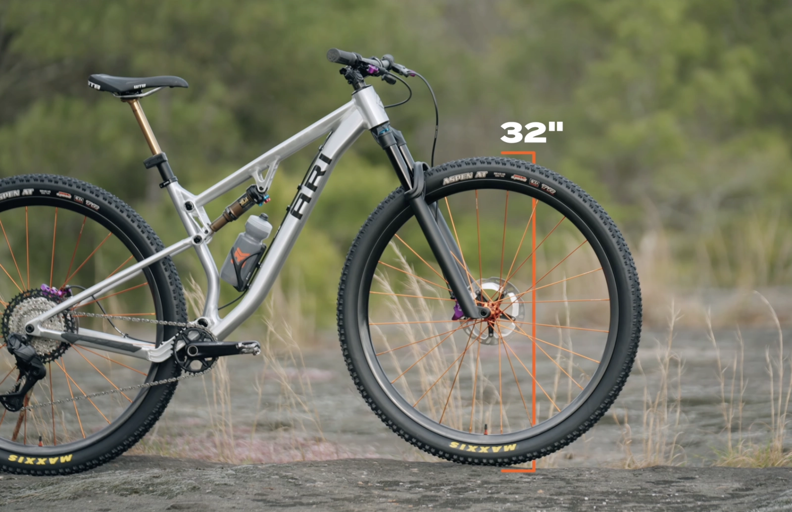 Una horquilla FOX para 32” aparece por primera vez y cambia el panorama