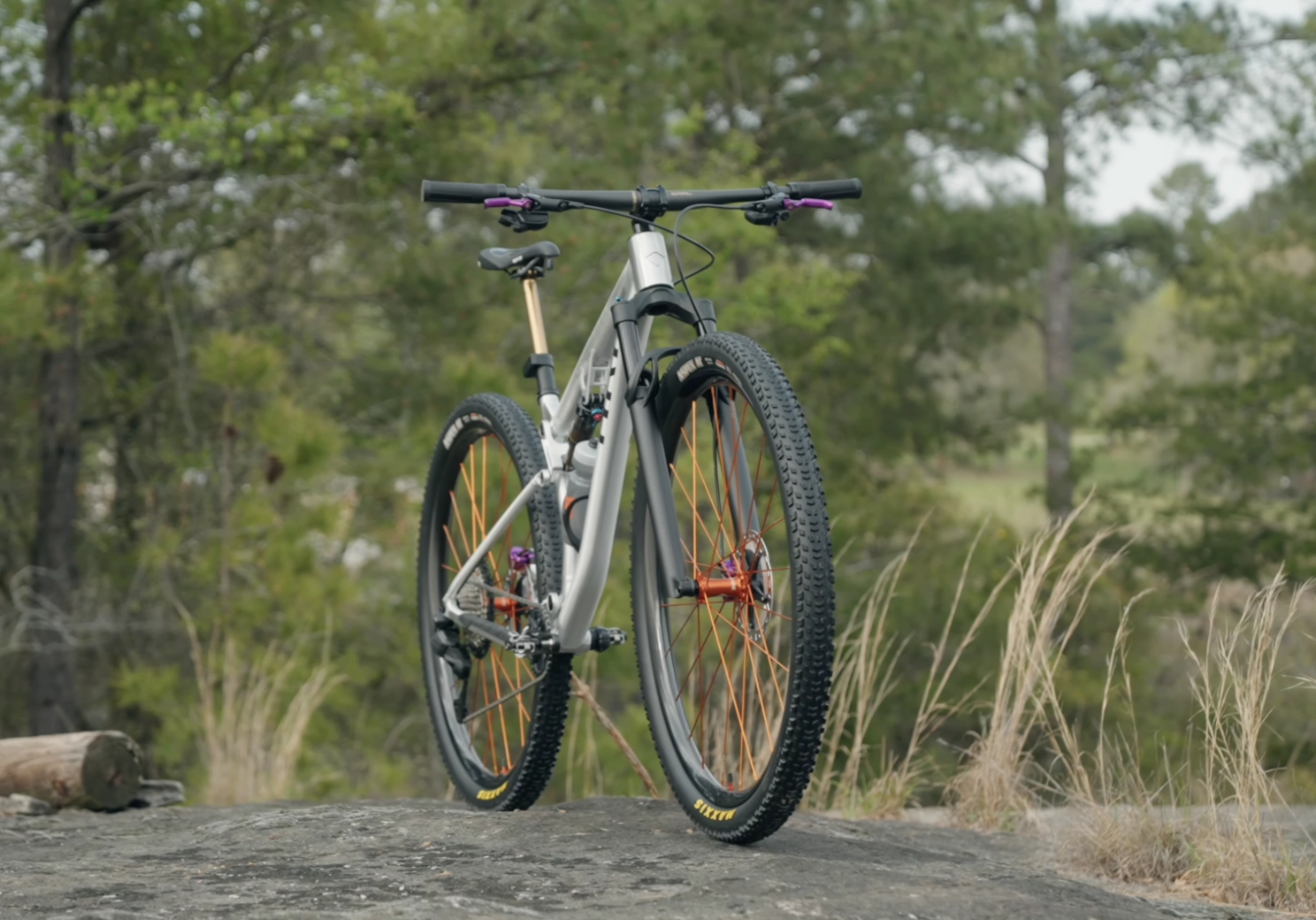 Una horquilla FOX para 32” aparece por primera vez y cambia el panorama