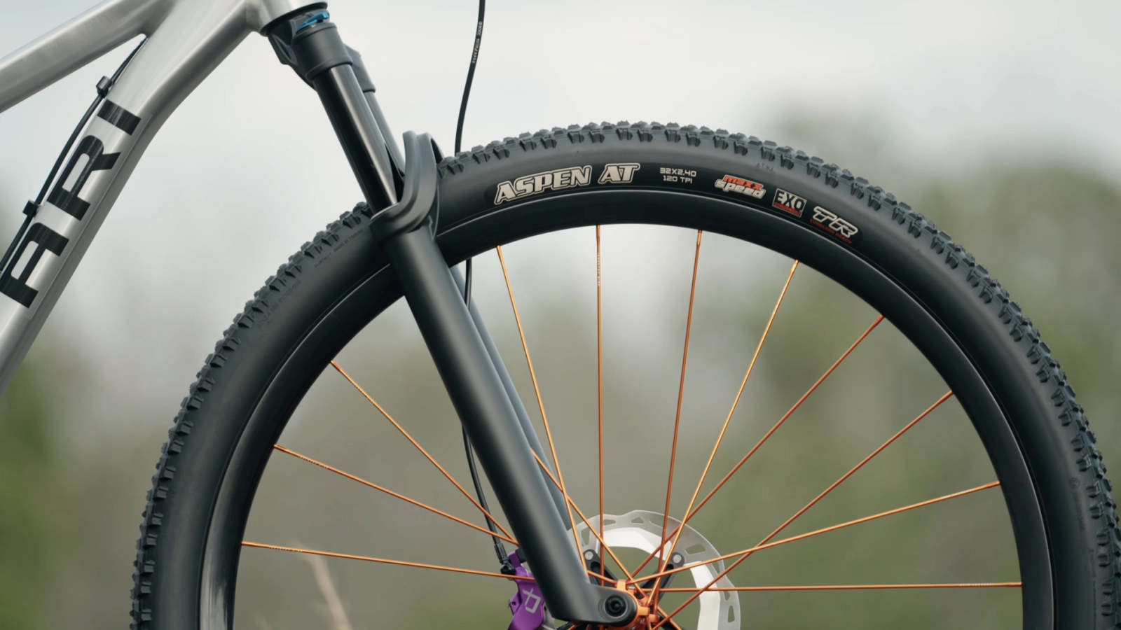 Una horquilla FOX para 32” aparece por primera vez y cambia el panorama