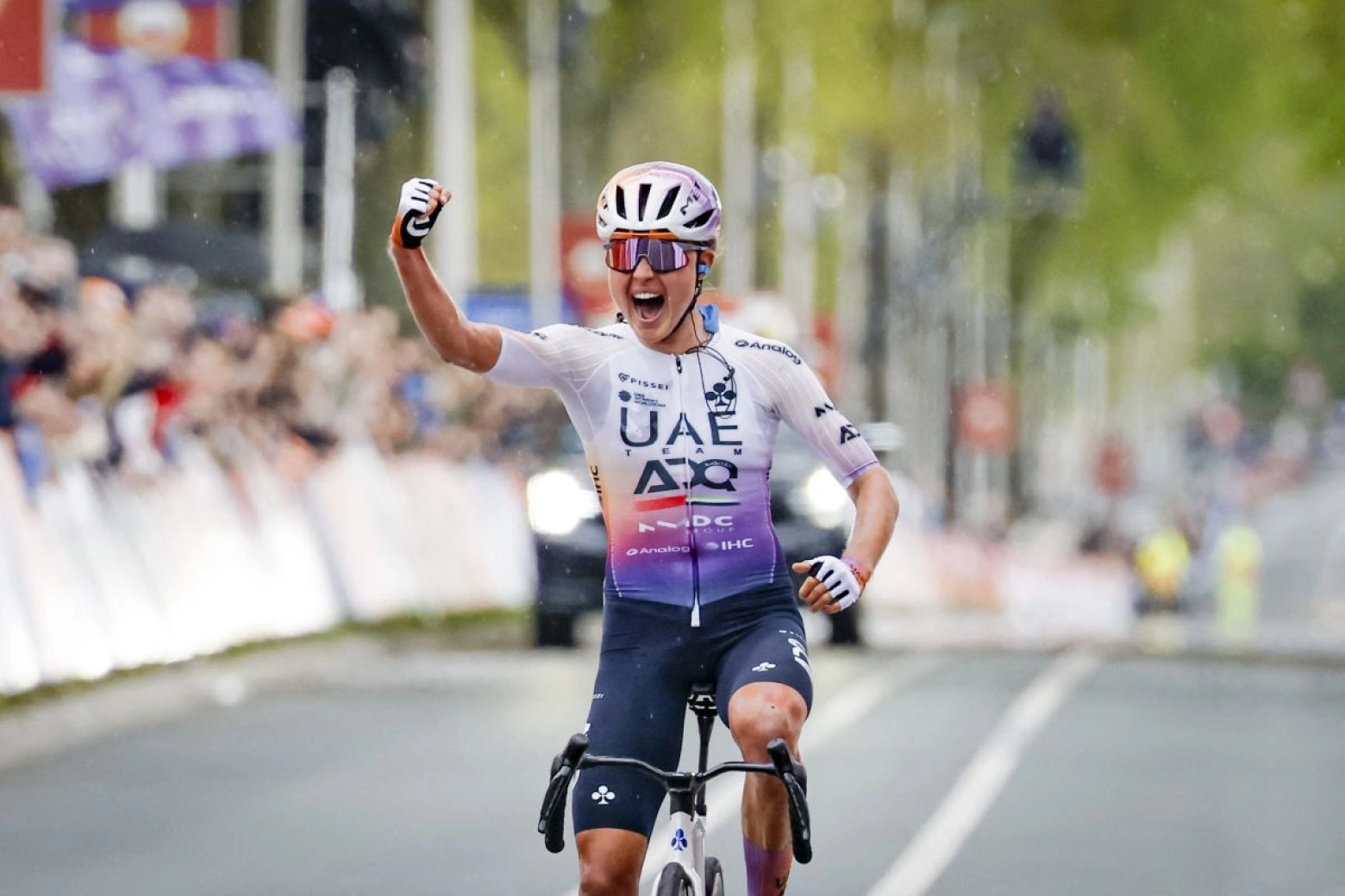 Evenepoel se toma la revancha y Paula Blasi hace historia en la Amstel Gold Race 2026