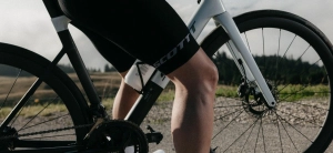 SCOTT is already in summer mood with its new Performance collection