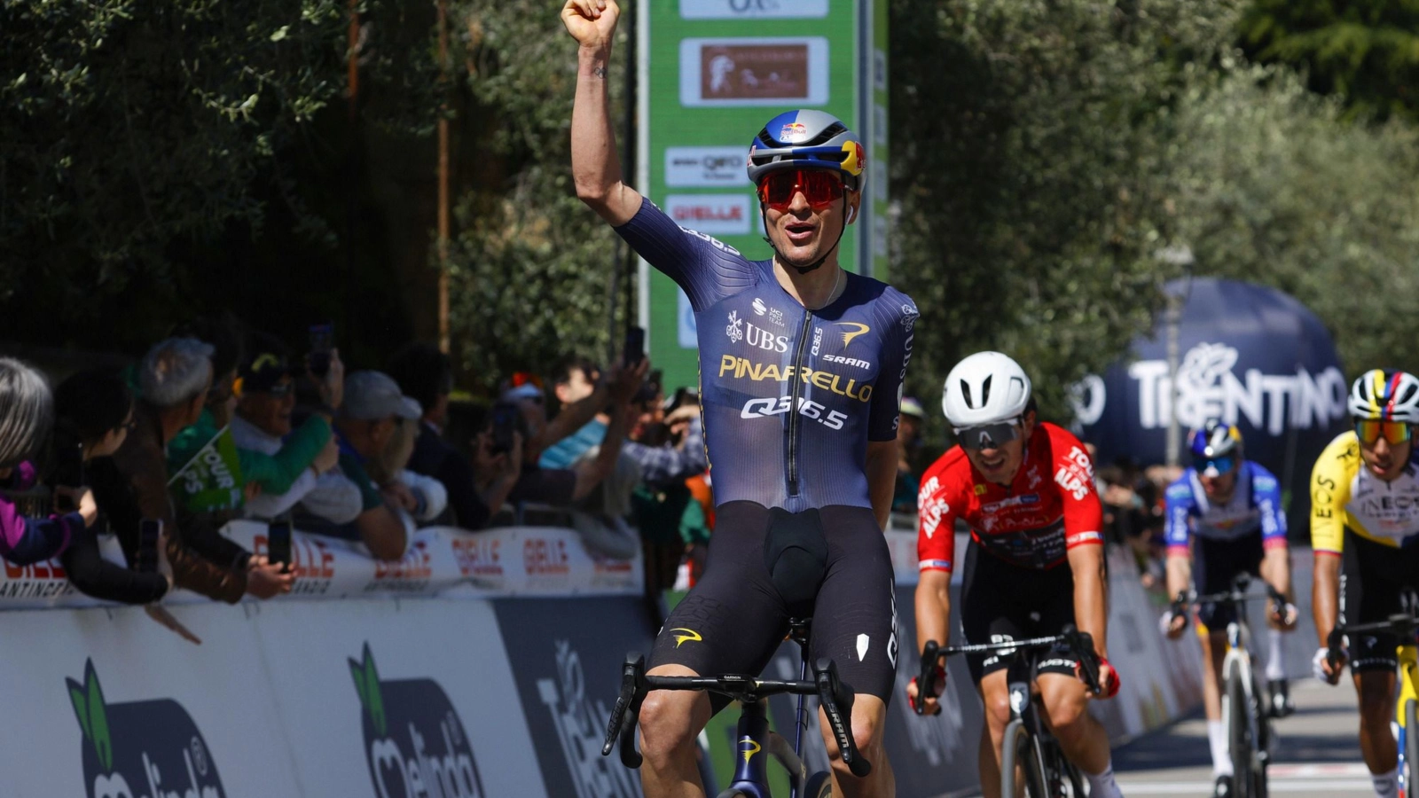 Pidcock returns to his best level and wins the third stage of the Tour of the Alps