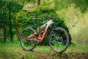 Less power and more control, this is the new Kona Remote 160 CR with a lightweight e-MTB philosophy