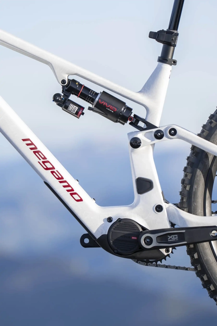 Ágil y potente con lo último de Avinox y RockShox: así es la Megamo Reason CRB 02