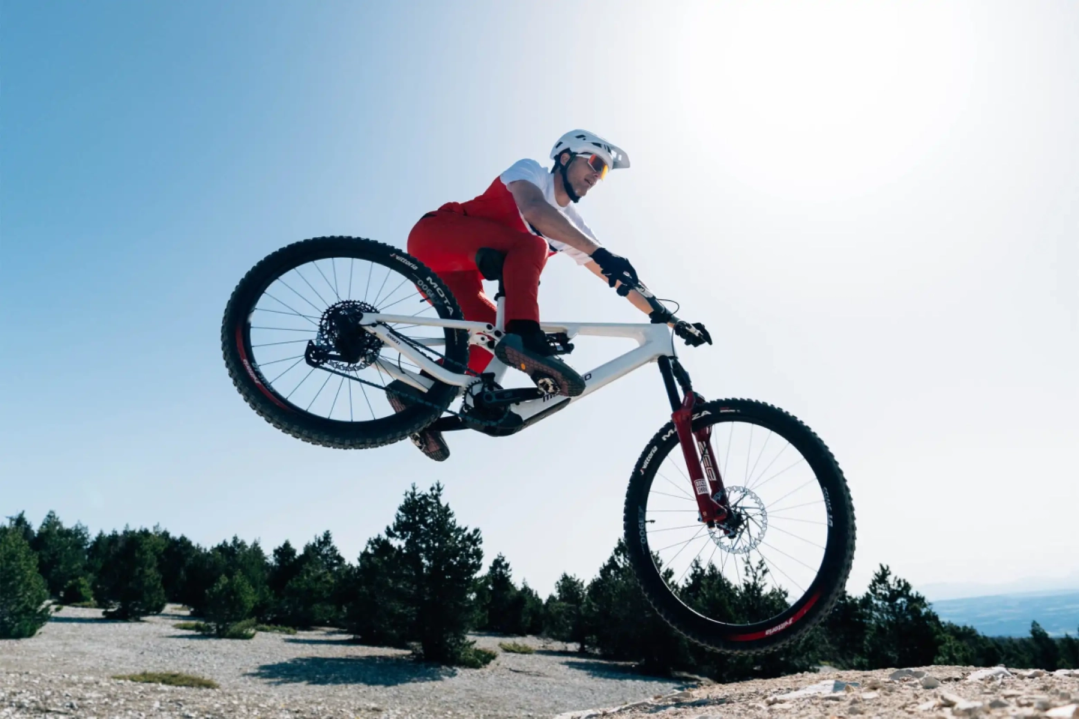 Ágil y potente con lo último de Avinox y RockShox: así es la Megamo Reason CRB 02