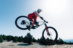 Agile and powerful with the latest from Avinox and RockShox: this is the Megamo Reason CRB 02
