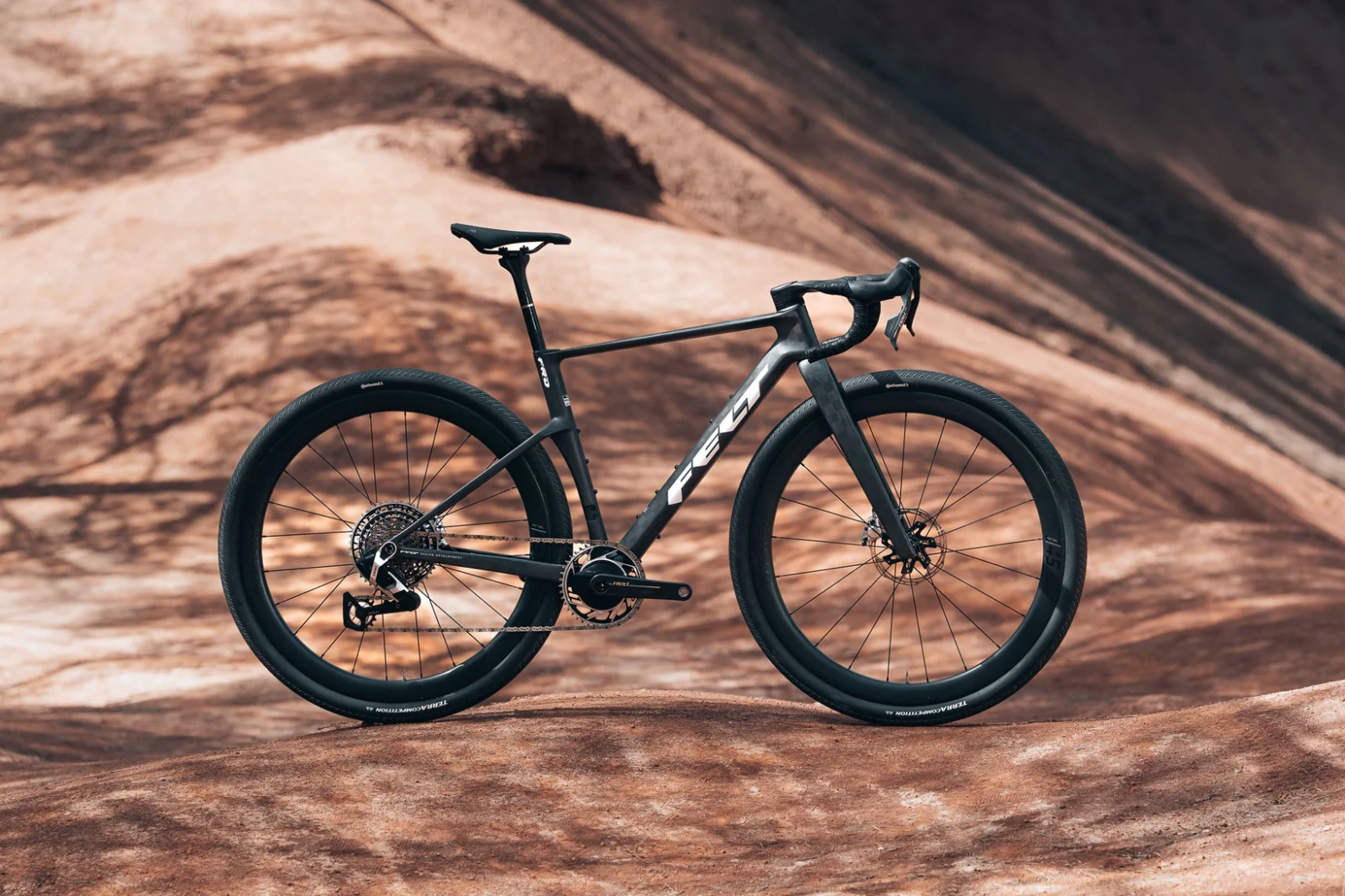 Inspiración aero para gravel y al límite de los 7 kg: así es la nueva Felt Breed