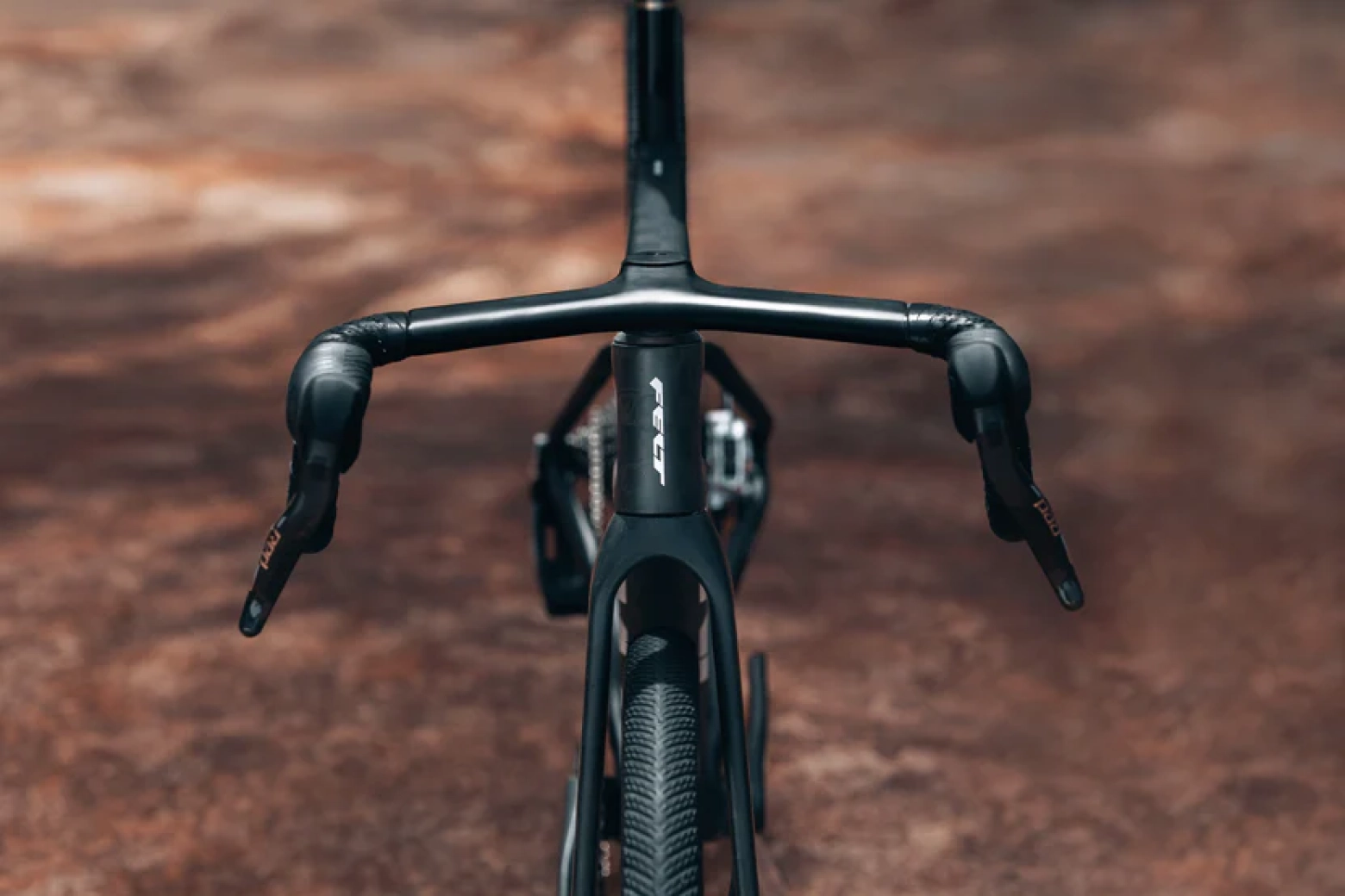 Inspiración aero para gravel y al límite de los 7 kg: así es la nueva Felt Breed