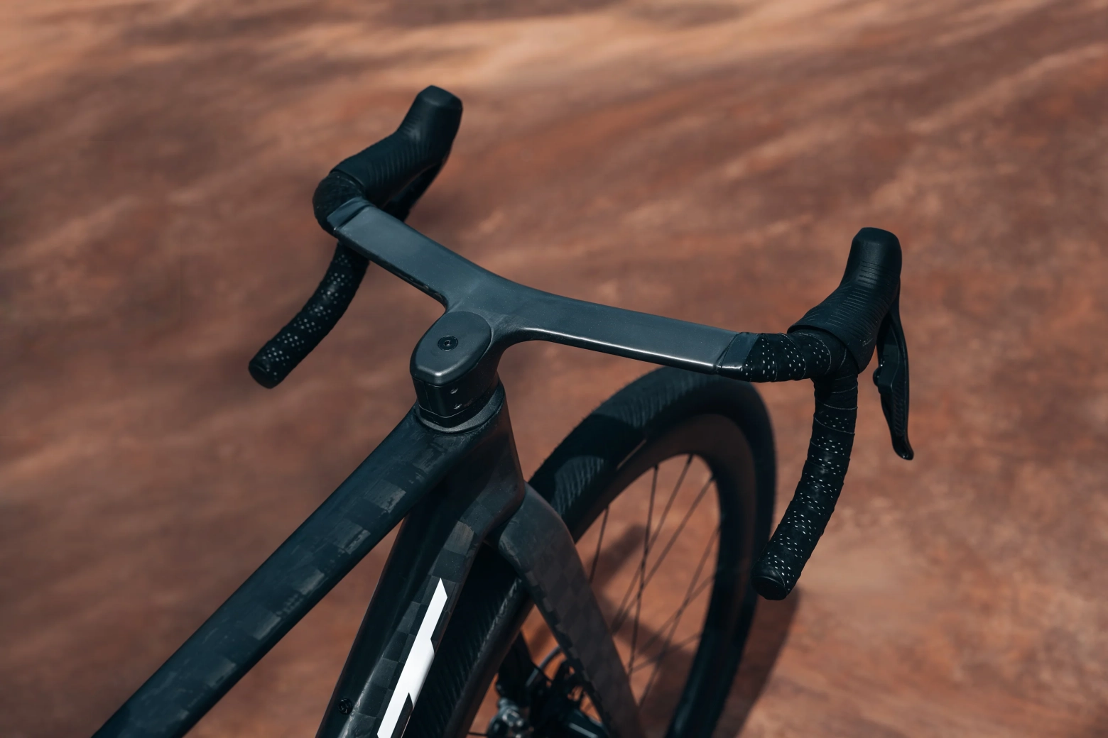 Inspiración aero para gravel y al límite de los 7 kg: así es la nueva Felt Breed