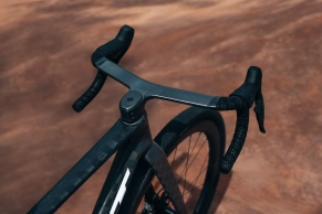 Aero inspiration for gravel and at the limit of 7 kg: this is the new Felt Breed