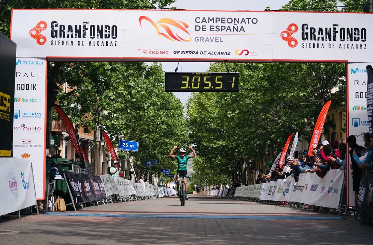 Barroso wins against Valero in a nail-biting finish, and Fischer dominates in Alcaraz to become the Spanish gravel champions