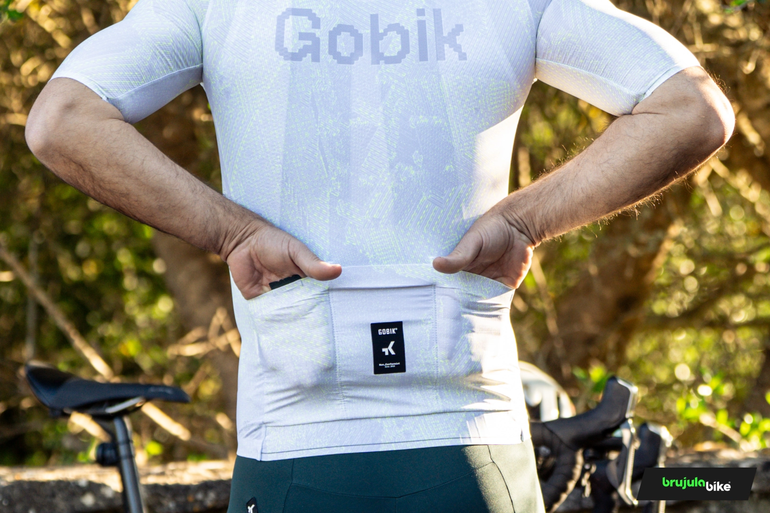 Probamos el maillot Gobik Attitude 2.0 Lag: race-fit, 105 gramos y una construcción sin costuras para carretera y gravel rápido
