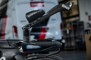 Pogacar inaugure un prototype de la Colnago TT2 en Romandie