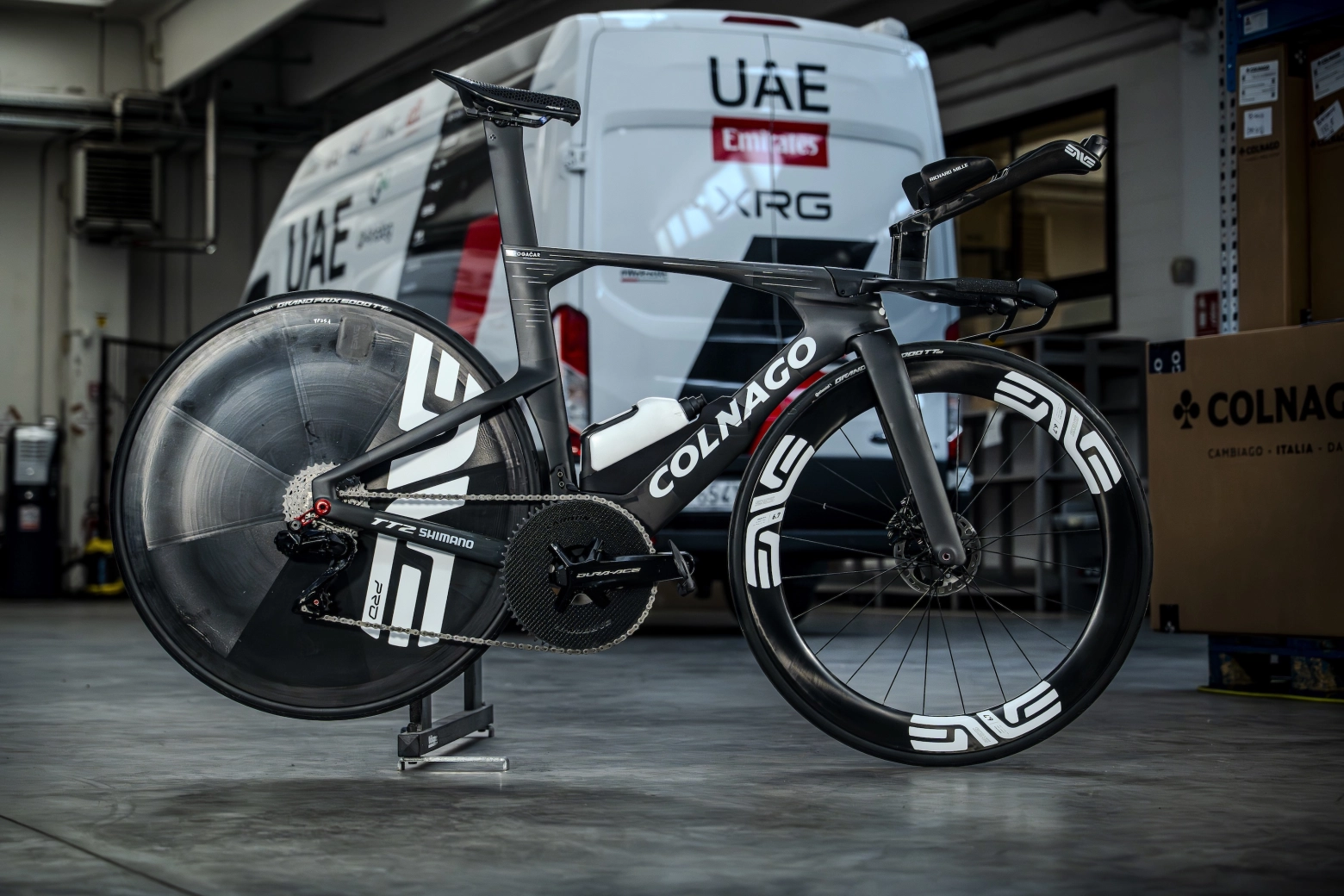 Pogacar estrena un prototipo de la Colnago TT2 en Romandía