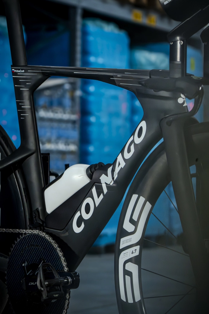 Pogacar estrena un prototipo de la Colnago TT2 en Romandía