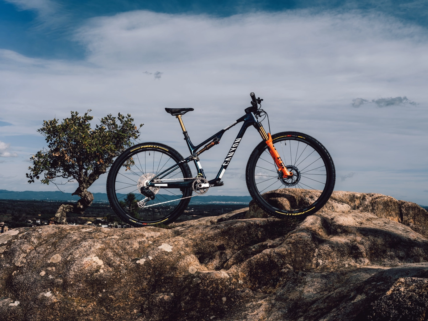 Canyon Lux World Cup CFR 2027: más ligera, más radical y con anti-squat ajustable
