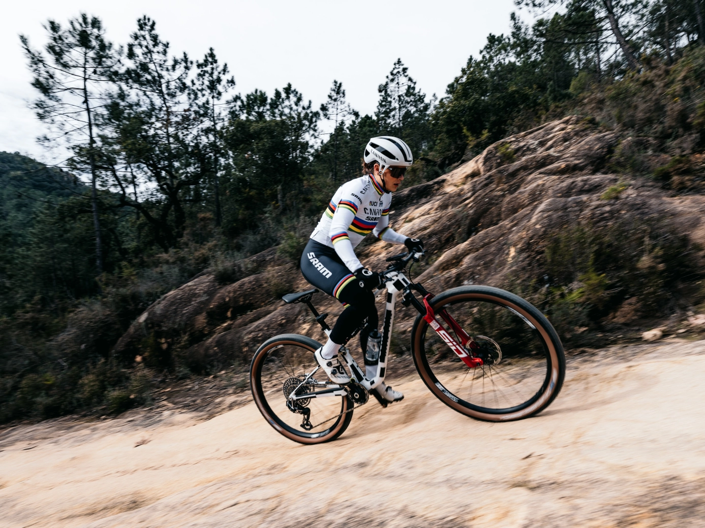 Canyon Lux World Cup CFR 2027: más ligera, más radical y con anti-squat ajustable