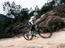 Canyon Lux World Cup CFR 2027: más ligera, más radical y con anti-squat ajustable