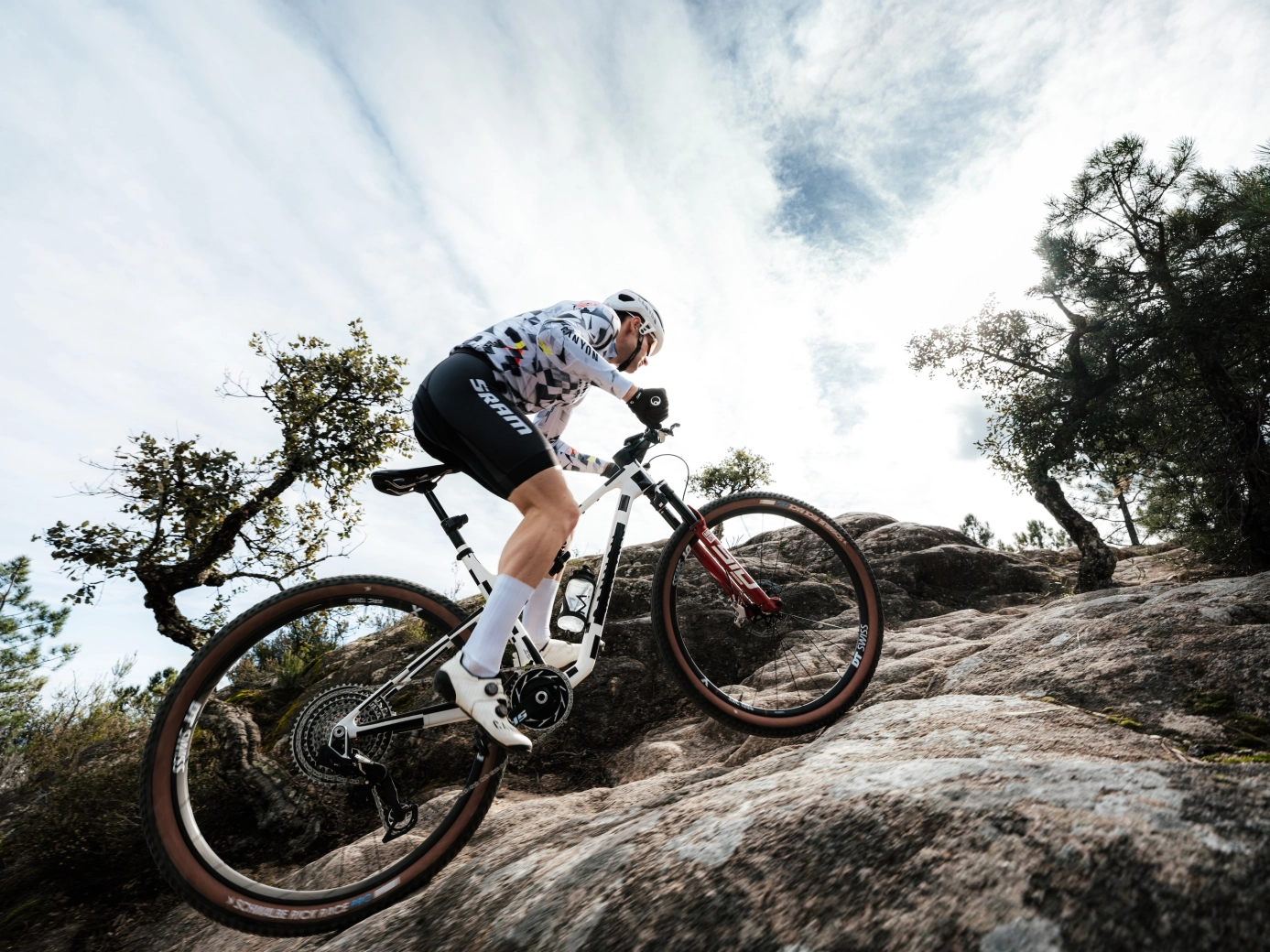Canyon Lux World Cup CFR 2027: más ligera, más radical y con anti-squat ajustable
