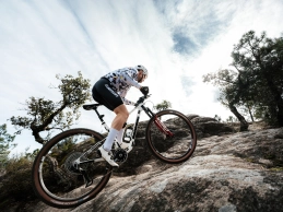 Canyon Lux World Cup CFR 2027: más ligera, más radical y con anti-squat ajustable