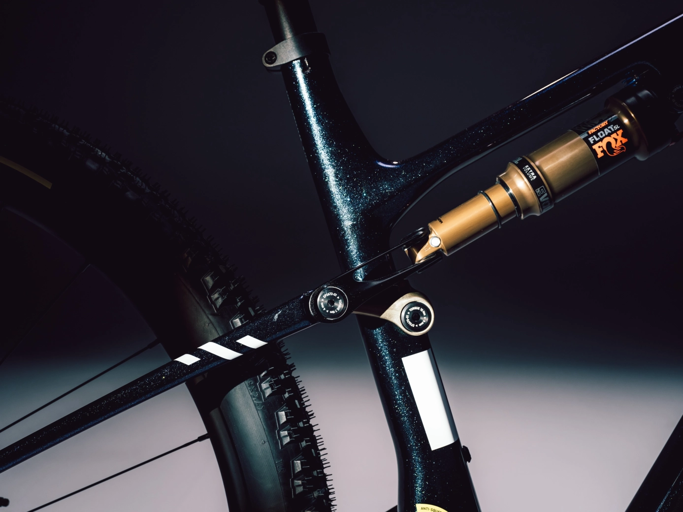 Canyon Lux World Cup CFR 2027: más ligera, más radical y con anti-squat ajustable