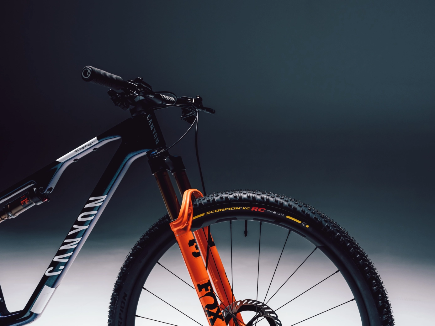 Canyon Lux World Cup CFR 2027: más ligera, más radical y con anti-squat ajustable