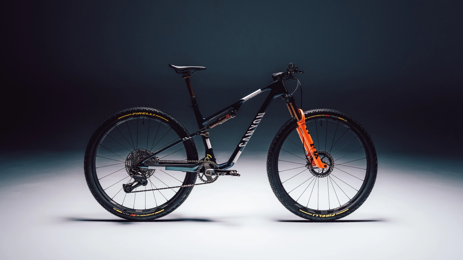 Canyon Lux World Cup CFR 2027: más ligera, más radical y con anti-squat ajustable