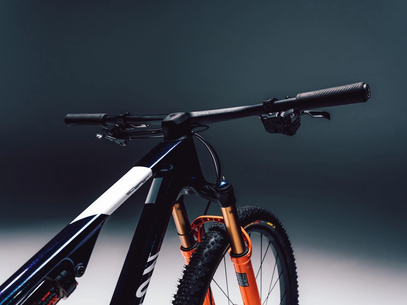 Canyon Lux World Cup CFR 2027: más ligera, más radical y con anti-squat ajustable