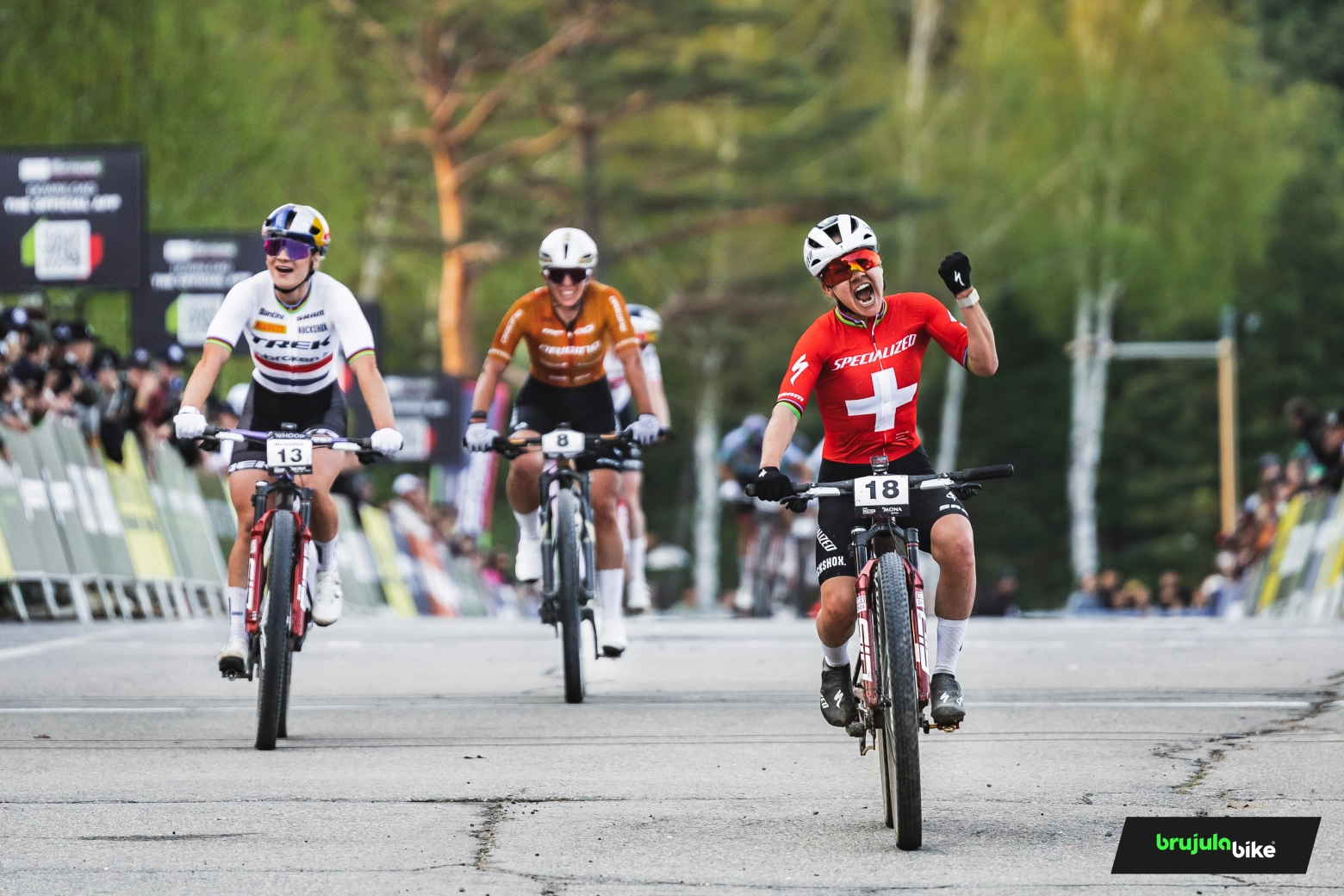 Sina Frei gana el primer Short Track del año en un final muy apretado