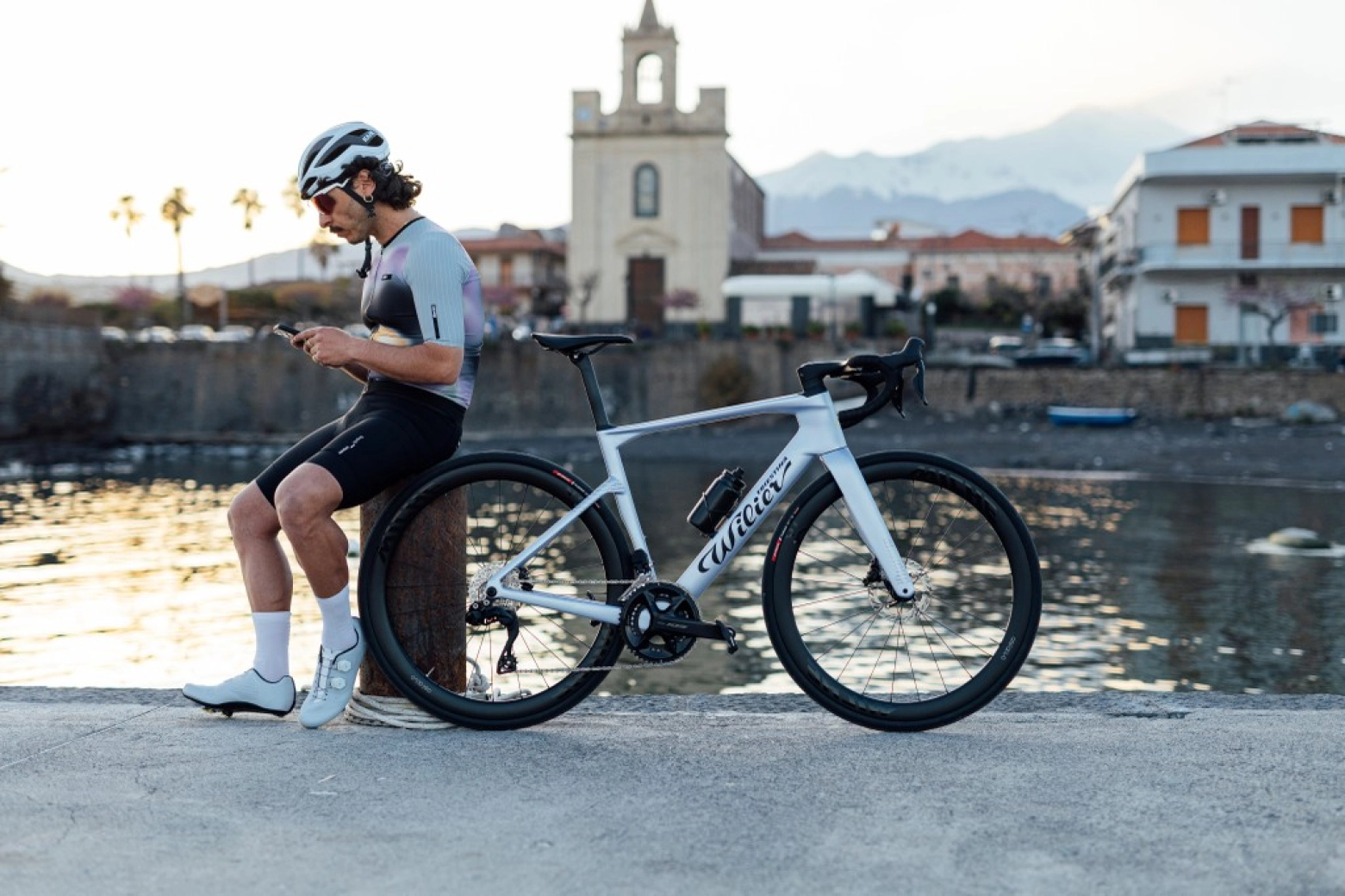 Nouvelle Wilier Rapida : intégration totale, design aérodynamique et passage de 36 mm à partir de 2 899 €
