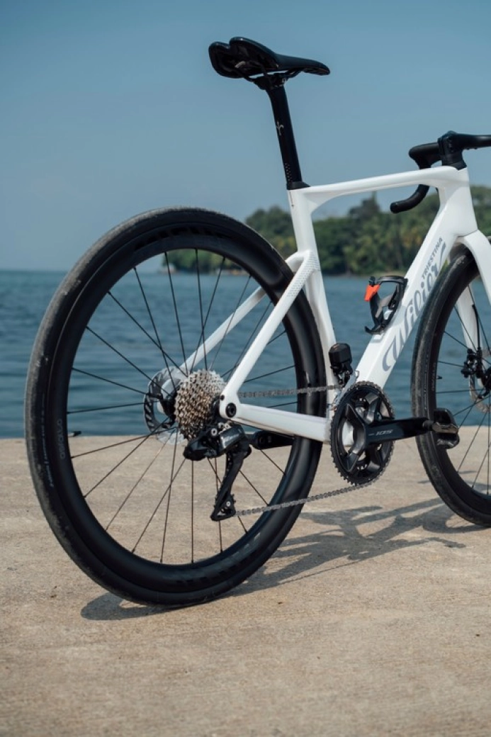 Nouvelle Wilier Rapida : intégration totale, design aérodynamique et passage de 36 mm à partir de 2 899 €